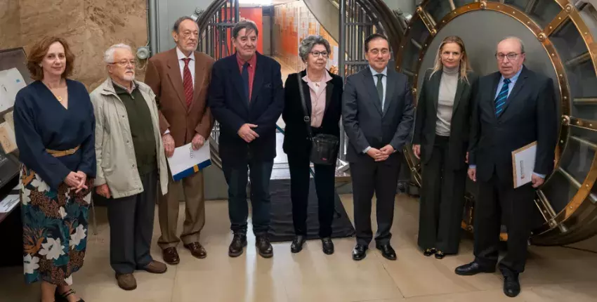 Foto de familia del legado "in memoriam" de Mnuel azaña