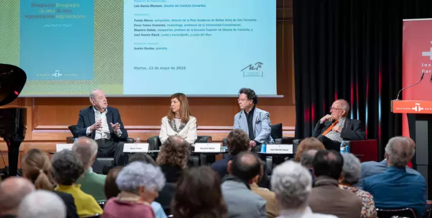 Desde la dcha.; el escritor José Ramón Ripoll; el compositor Mauricio Sotelo; la investigadora Elena Torres y el compositor Tomás Marco en la presentación del libro El árbol sonoro de Manuel de Falla.