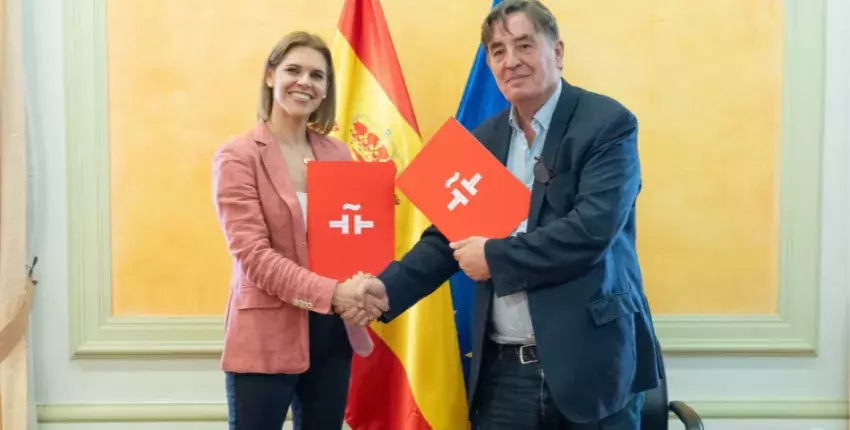 El director y la alcaldesa