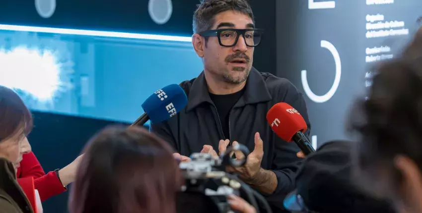 El artista Solimán López