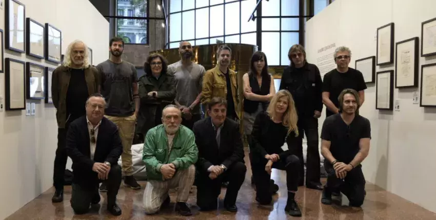 Foto de familia de la inauguración de la exposición "Nuevas Letras en español" 