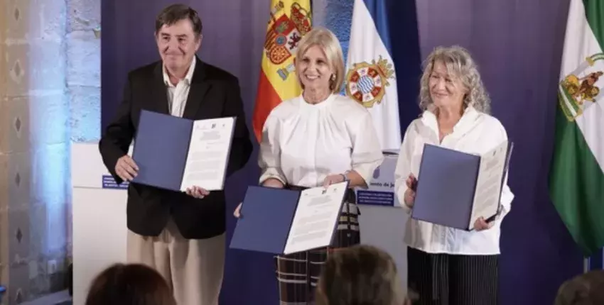 García Montero firma convenio con el Ayuntamiento de Jerez y la Fundación Caballero Bonald  