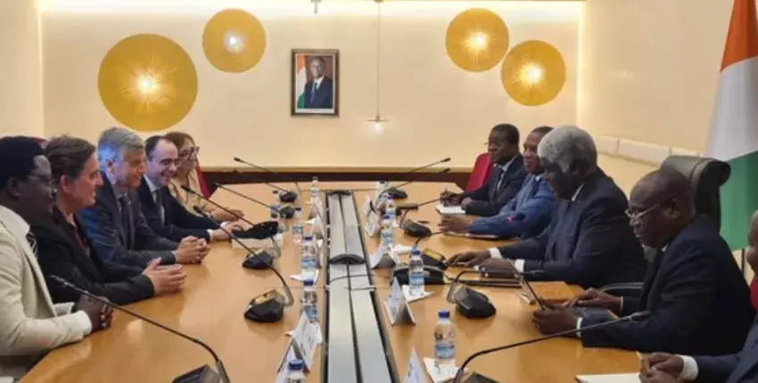 Encuentro de Luis García Montero con el primer ministro de Costa de Marfil, Beugré Mambé
