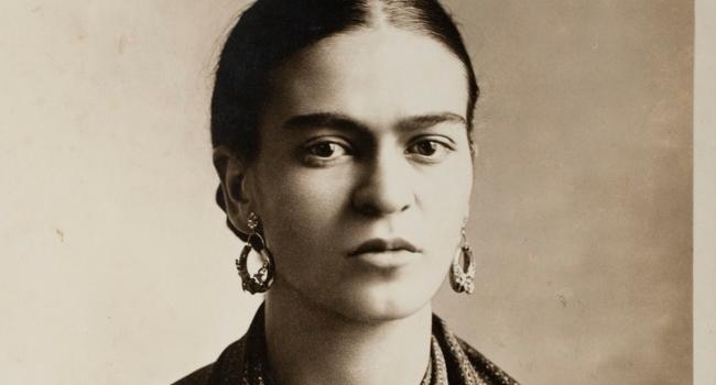 Detalle de una de las fotografías de Frida Khalo que se exhiben en la exposición.