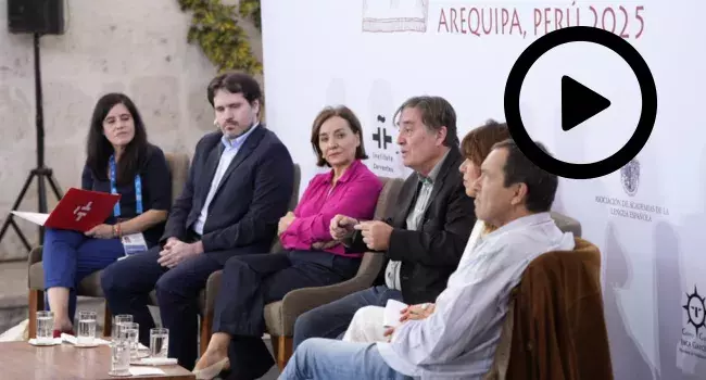 Mesa redonda "Fake news" CILE 2025 De izda. a dcha., los participantes en la mesa redonda: la directora de Cultura del Cervantes, Raquel Caleya; el director de El Comercio, Juan Aurelio Arévalo Miró-Quesada; la periodista Pepa Bueno; el director del Cervantes, Luis García Montero; la periodista y CEO de Prodigioso Volcán, María Moya; y el crítico literario Jordi Gracia
