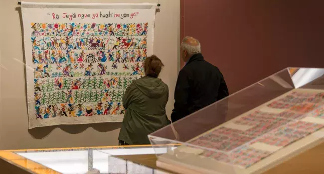 exposición «La mitad del mundo. La mujer en el México indígena. Historias tejidas», 