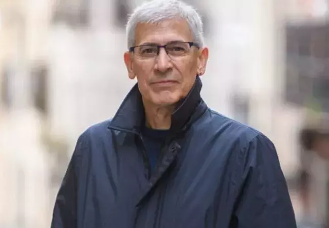 El escritor José Ovejero