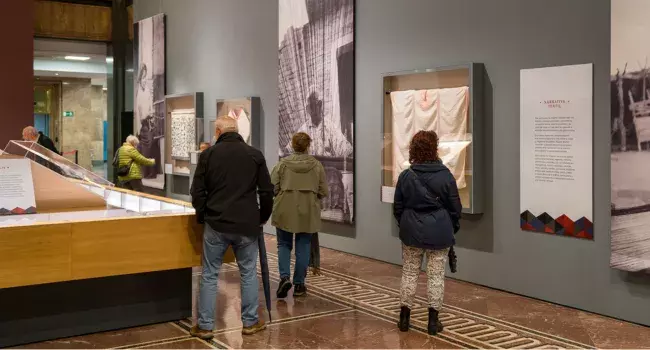 Exposición «La mitad del mundo. La mujer en el México indígena. Historias tejidas», 