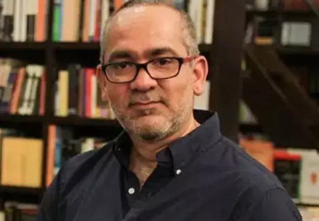 El escritor Gustavo Faverón