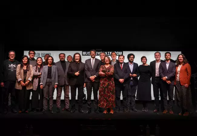  Foto de familia con los firmantes y representantes del acuerdo para la puesta en marcha de la oficina Music by Spain