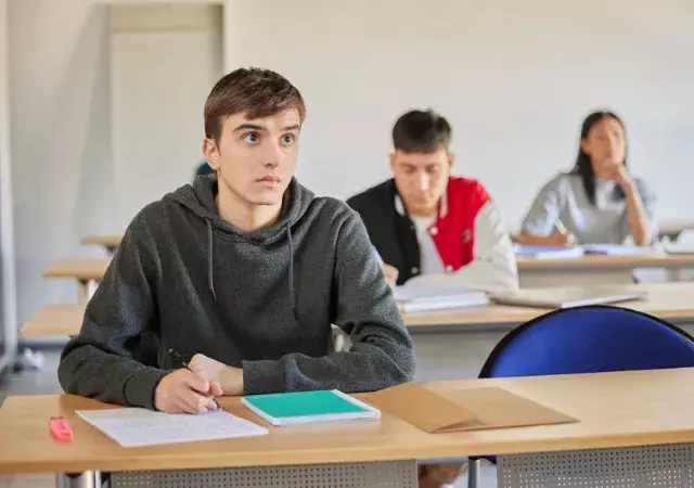 Aula con alumnos del Instituto Cervantes