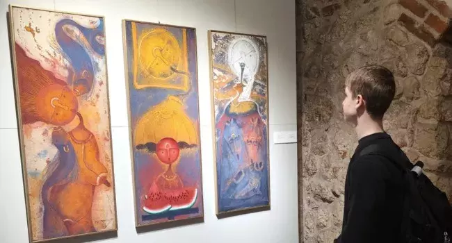 Exposición «El color de los sueños» de Rolando Rojas