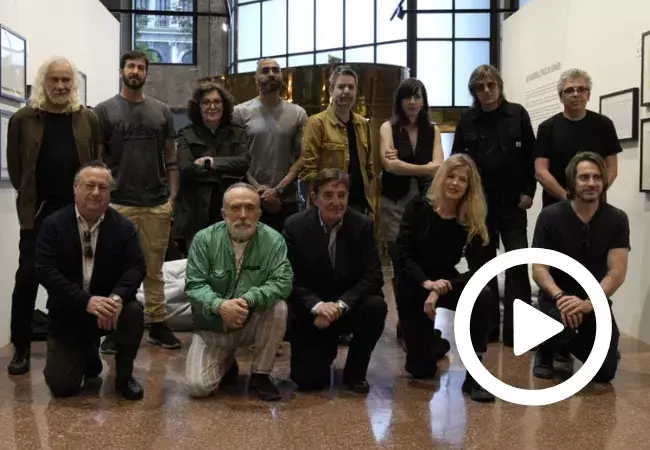 Foto de familia de la inauguración de la exposición "Nuevas Letras en español" 