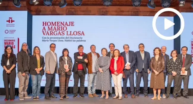 Foto de familia de la presentación del "Diccionario Vargas Llosa"