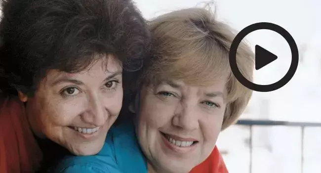 Sara Facio y María Elena Walsh (foto Sara Facio)