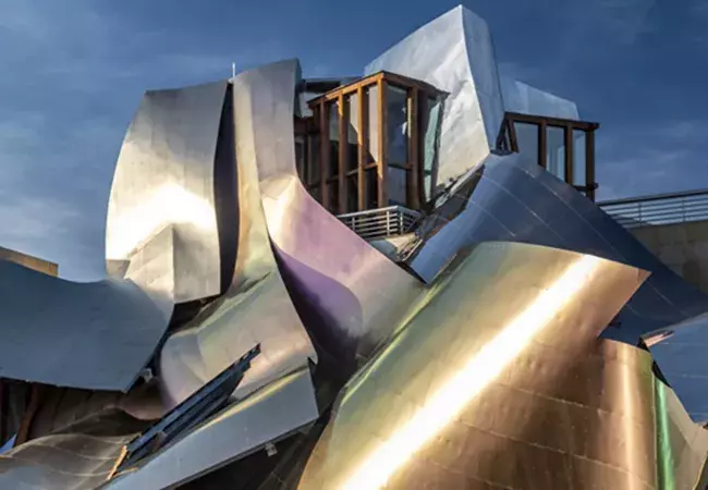 Edificio de arquitectura contemporánea incluido en la exposición «Arquitectura y vino»