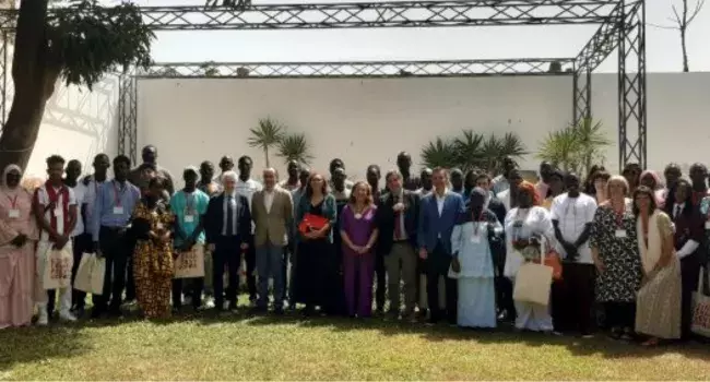 Foto de familia de los part icipantes del participantes en el Congreso del español en el África subsahariana