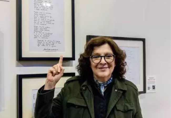 Rosa León en la exposición "Las mejores letras en español"