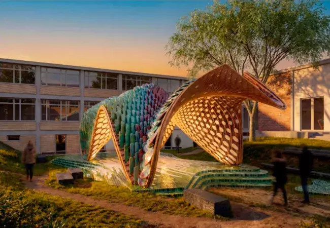 Vista de la instalación transitable «Drac. Gaudí y la forma habitada», inspirada en la obra de Antoni Gaudí.