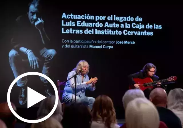 Actuación del cantaor José Mercé junto al guitarrista Manuel Cerpa durante el homenaje.
