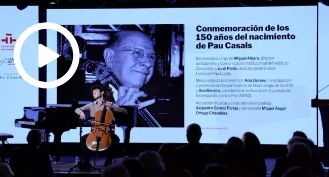 El violenchelista Alejandro Gómez Pareja, durante el acto conmemorativo a la figura de Pau Casals.