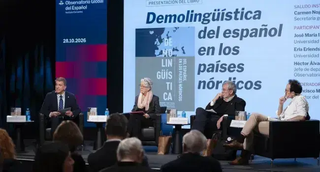 de izda. a dcha: Francisco Moreno Fernández, director del Observatorio Global del Español; Erla Erlendsdóttir, de la Universidad de Islandia; José María Izquierdo Paredes, de la Universidad de Oslo; y Héctor Álvarez Mella, jefe de departamento del Observatorio Global del Español. Firma: Sandra Contreras