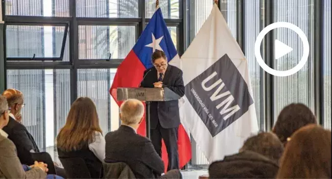 Conferencia de Luis García Montero en la Universidad de Viña del Mar (Chile)