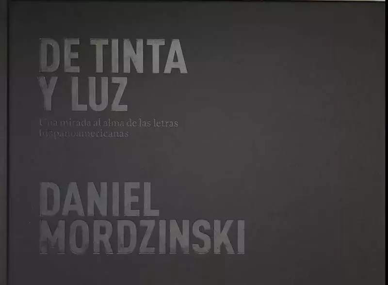 Daniel Mordzinski. De tinta y luz. Una mirada al alma de las letras hispanoamericanas